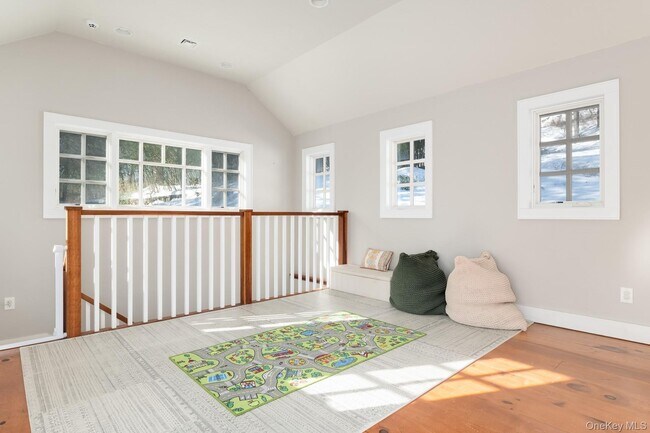 Building Photo - 291 Roaring Brook Rd