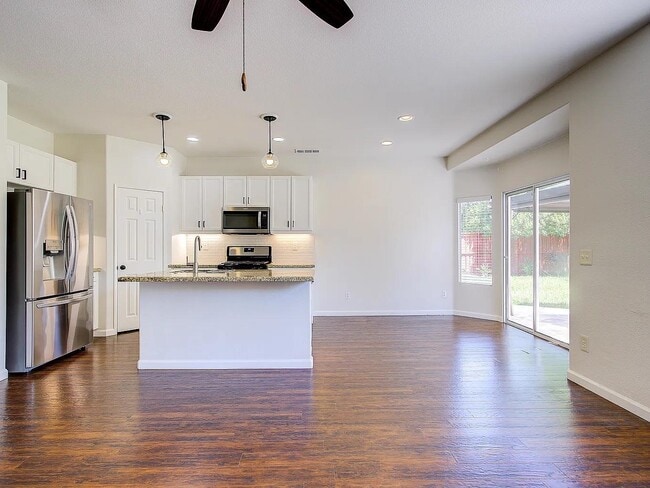 Building Photo - 924 Glendora Dr