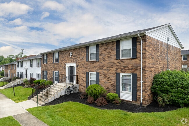 Building Photo - Village of Cross Creek