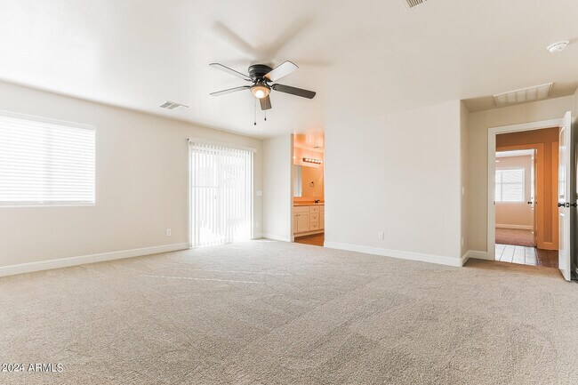 Building Photo - 807 W Buist Ave