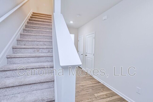 Building Photo - 203 Stone Fruit Ct