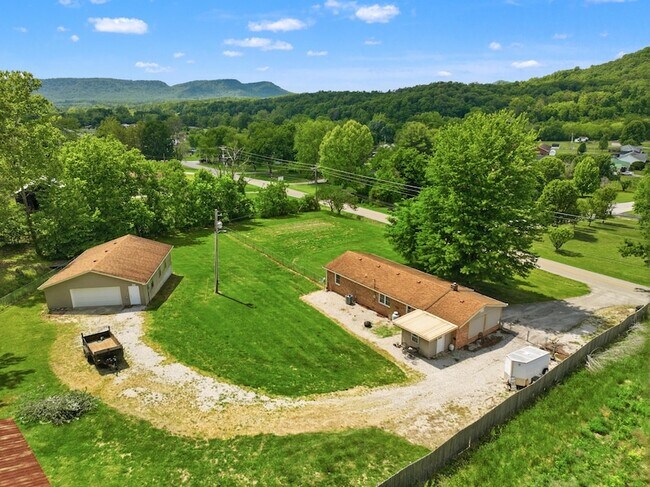 Building Photo - 616 Red Lick Rd