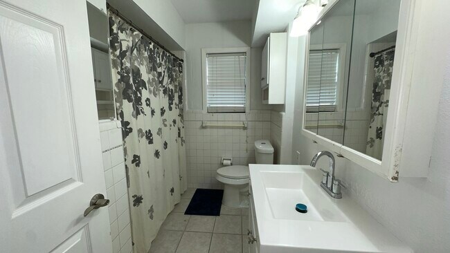 Building Photo - 3809 N Braeswood Blvd