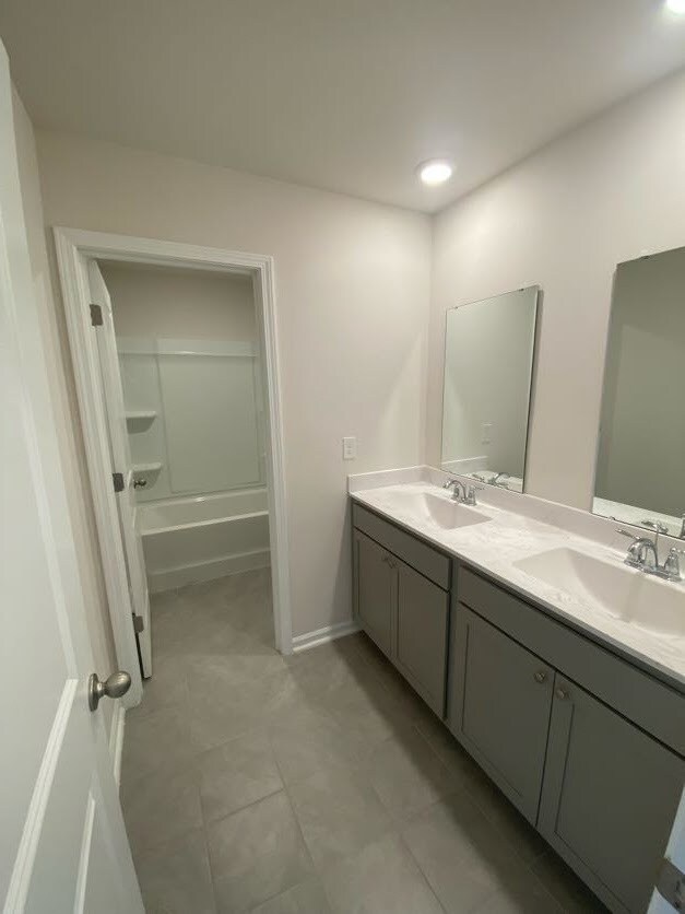 Building Photo - 1170 sennema circle