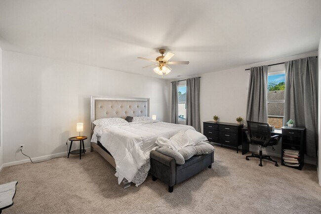 Building Photo - Modern Spacious 5-Bedroom Home Built in 2023