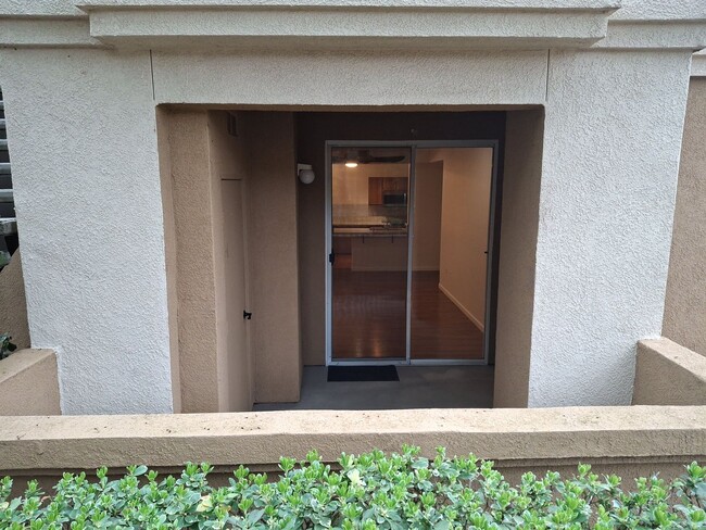 Building Photo - Modern Condominium - 3 Bed, 2 Bath - Gated Community - Access to Pool, Gym, and More!