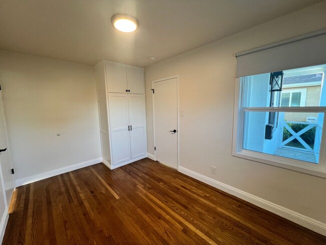 Building Photo - Beautifully Maintained 3 bedroom home