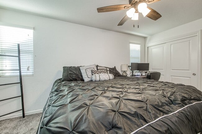 Building Photo - Stunning Clovis Home!