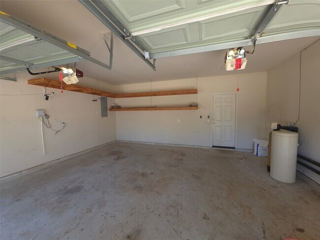 Building Photo - 3027 Providence Oak St