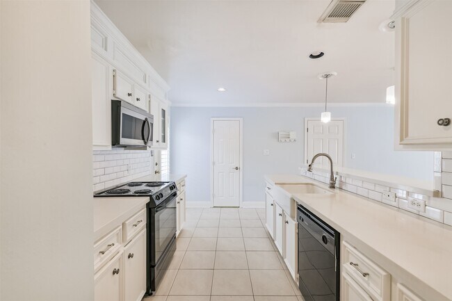 Building Photo - 738 Redwing Pl Dr