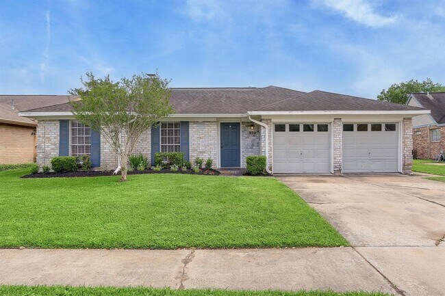 Primary Photo - 910 Pebbleshire Dr