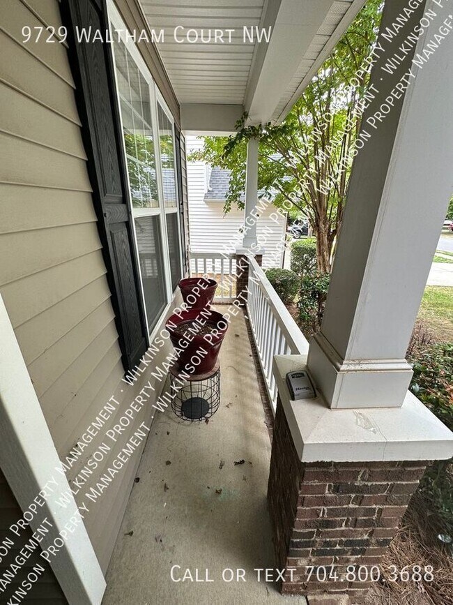 Building Photo - Pet Friendly Home in Very Desirable Highla...