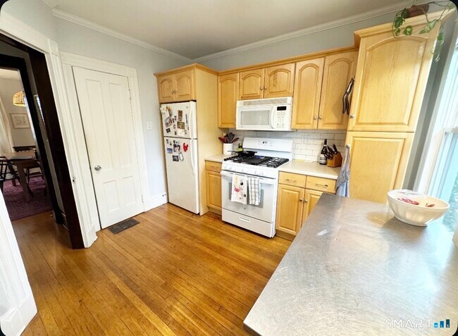 Building Photo - 73 Lawrence St