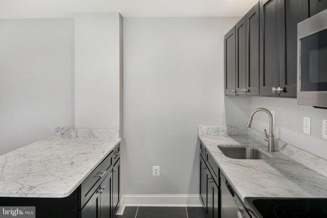 Building Photo - 225 Channing St NE