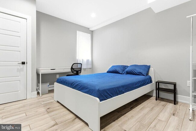 Building Photo - 1640 Edgley St