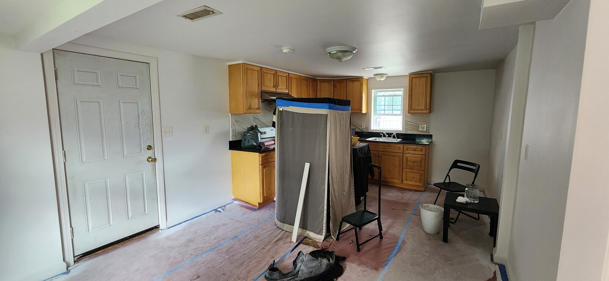 Building Photo - 391 Newport Ave
