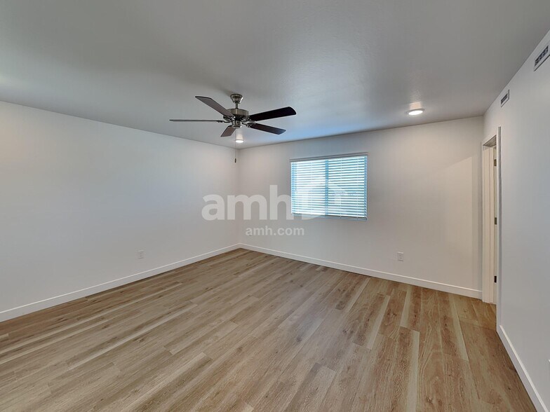 Building Photo - 9742 W Luxton Ln