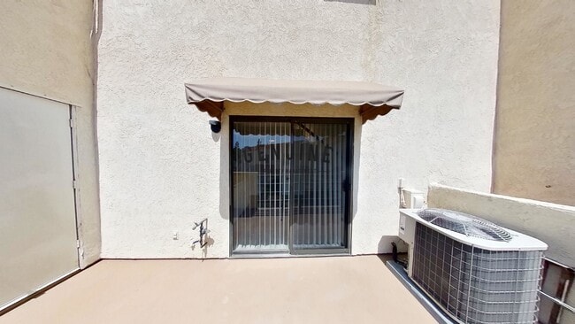 Building Photo - 2 Story 2Bd 2Ba Condo w/Vaulted Ceilings a...