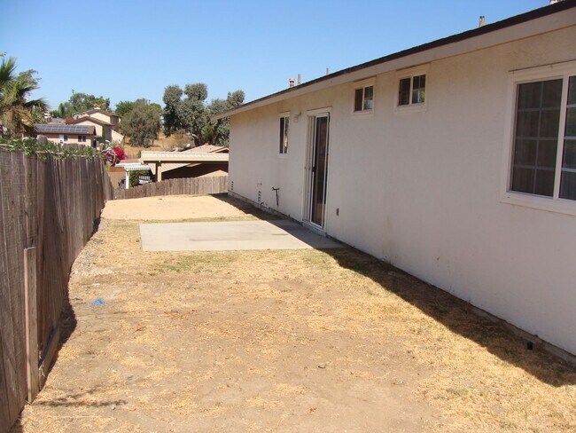 Building Photo - Charming Renovated 3 Bedroom/2 Bath Single...
