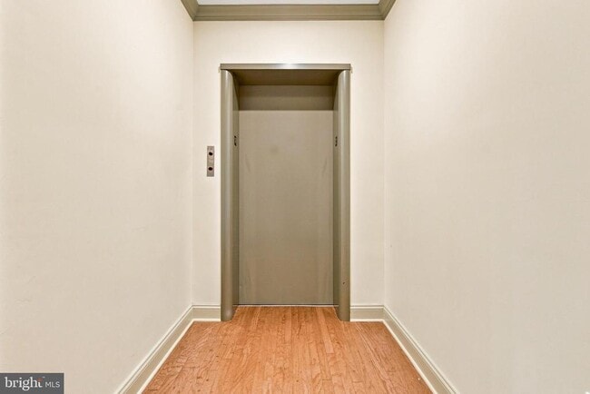 Building Photo - 25 E Boscawen St
