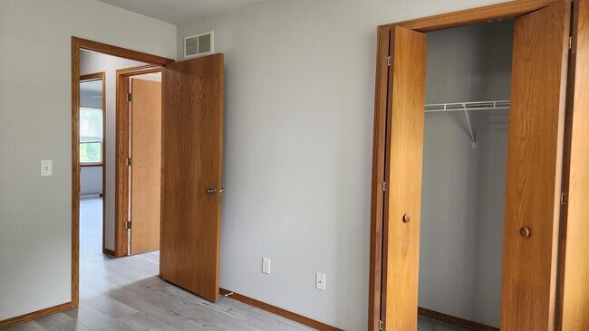 Building Photo - 5153 Oak Valley Dr