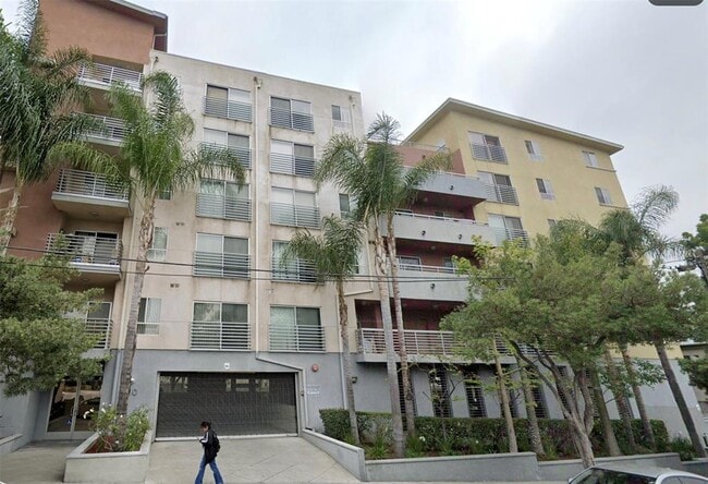Building Photo - 950 S Harvard Blvd