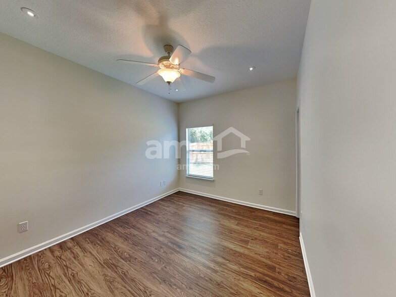 Building Photo - 1347 Ivyhedge Ave