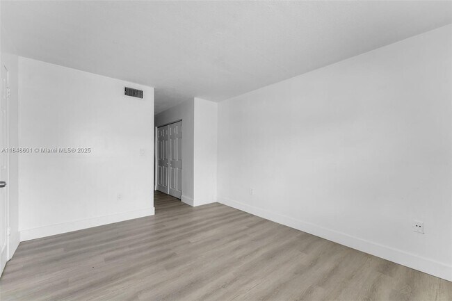 Building Photo - 6911 SW 129th Ave