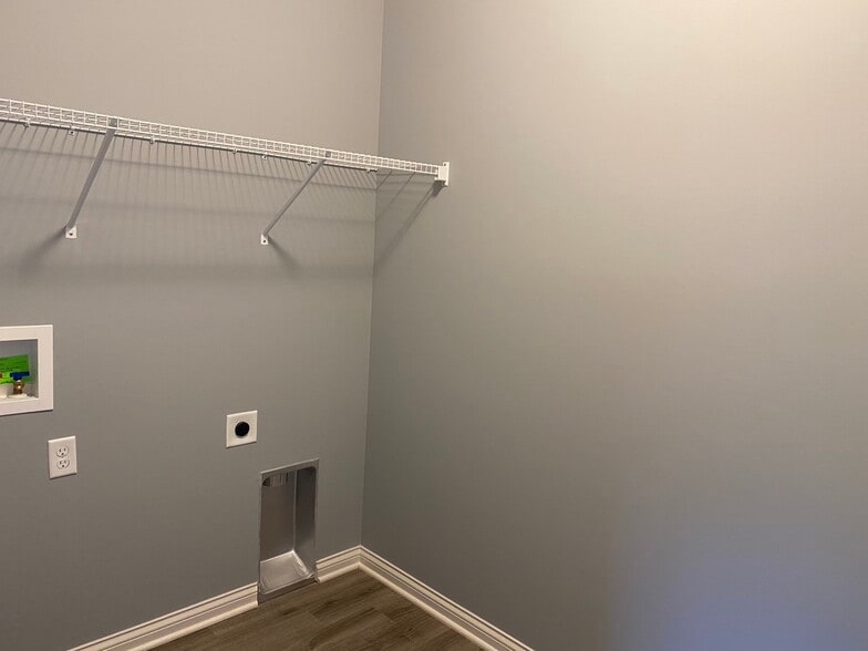 Building Photo - 6557 Valley Brook Trce