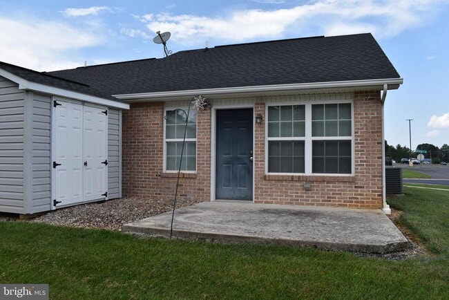 Building Photo - 2701 Roosevelt Dr