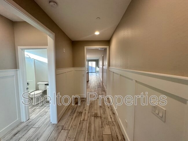 Building Photo - 13180 W Cliffrose Rd