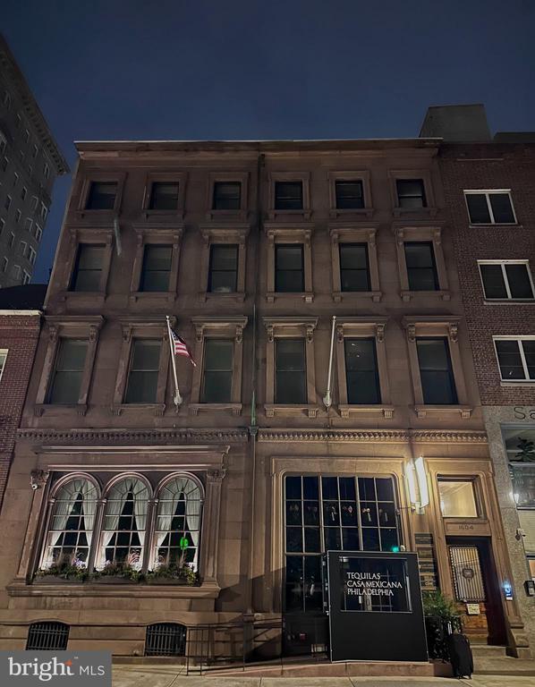 Building Photo - 1602 Locust St