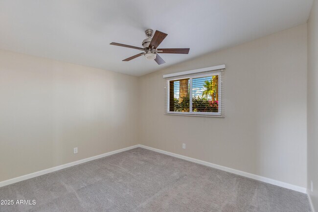 Building Photo - 3707 E Laurel Ln