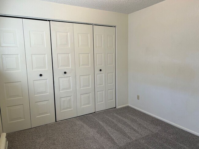 Building Photo - 2147 Marigold St