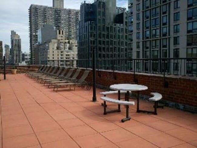 Building Photo - 241 E 76th St