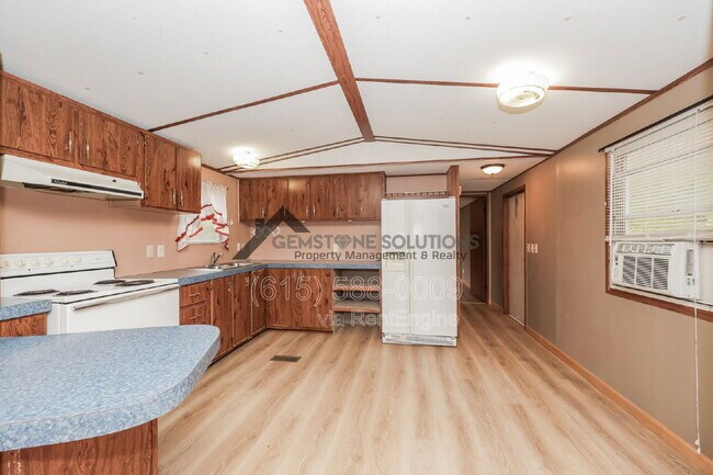 Building Photo - 5576 Hargrove Rd