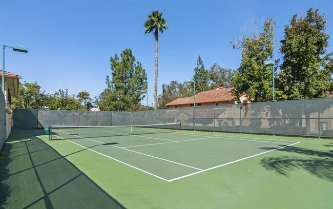 Building Photo - 1 Bedroom Upper Unit In Rancho San Diego