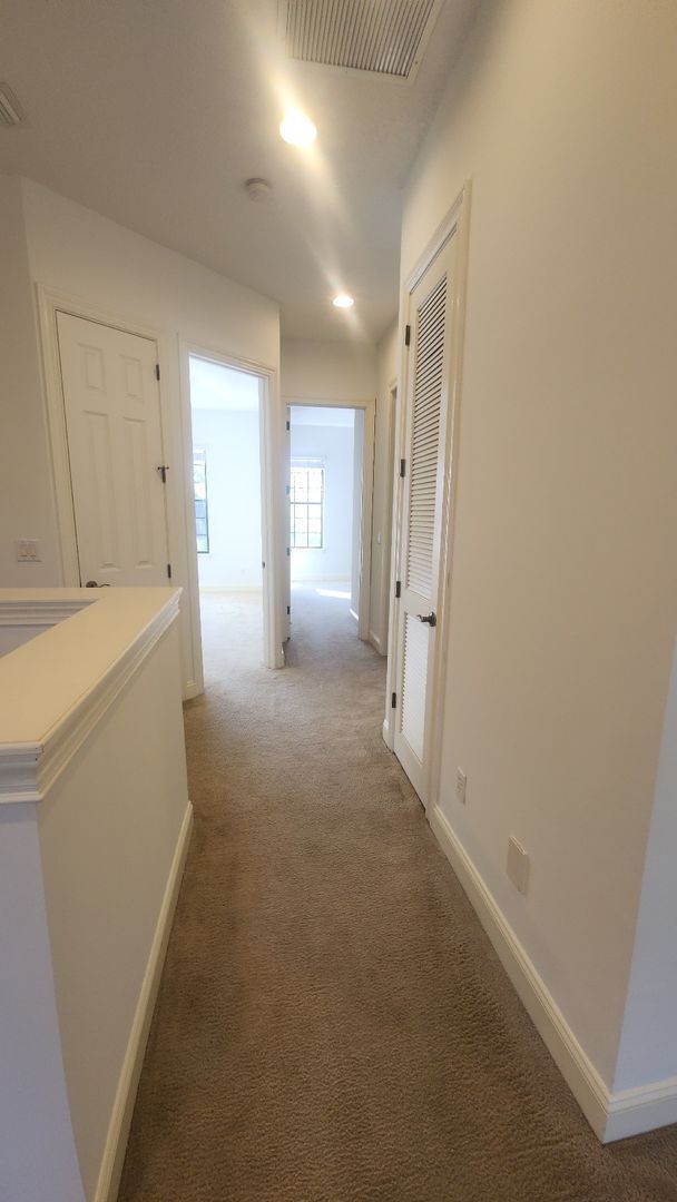 Building Photo - Huge 3 Bed 2.5 bath Home in Palencia- Main Bedroom downstairs plus Upstairs Efficiency