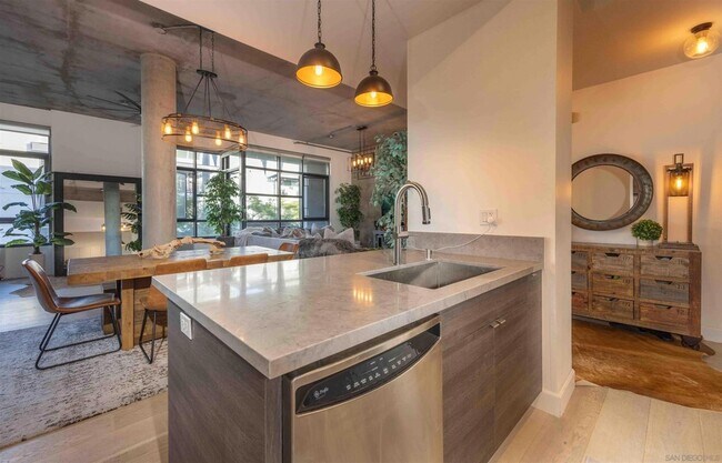 Building Photo - 1050 Island Ave