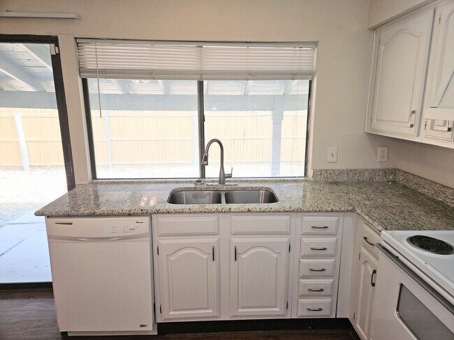 Building Photo - Single Story home In Arlington off Little ...