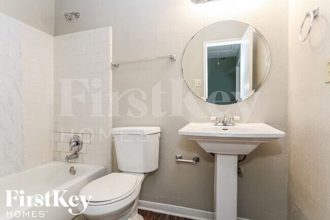 Building Photo - 16710 Lonesome Quail Dr