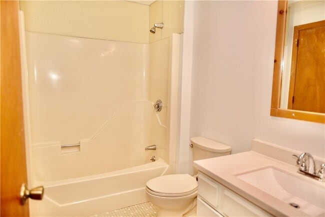 Building Photo - 76 Batcheller Ave