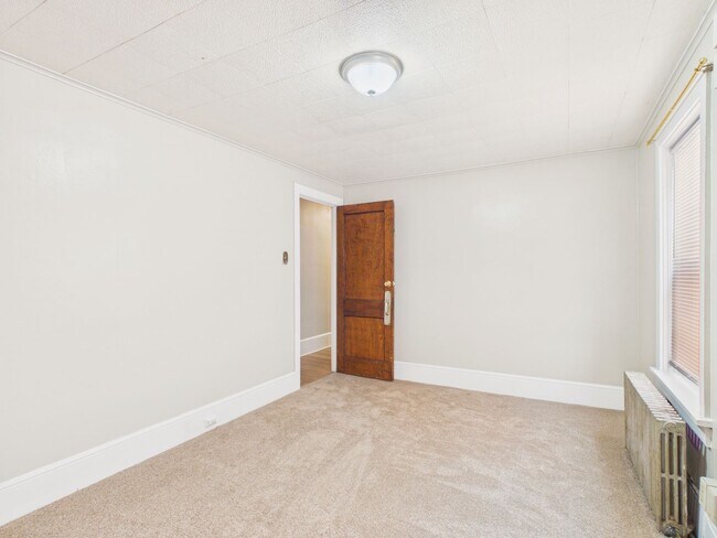 Building Photo - 3 Bedroom House in Harrisburg