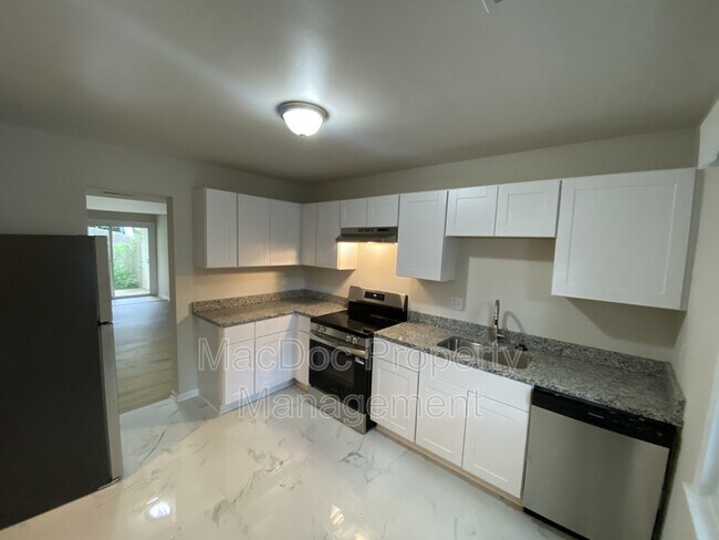 Building Photo - 531 Olde Greenwich Cir