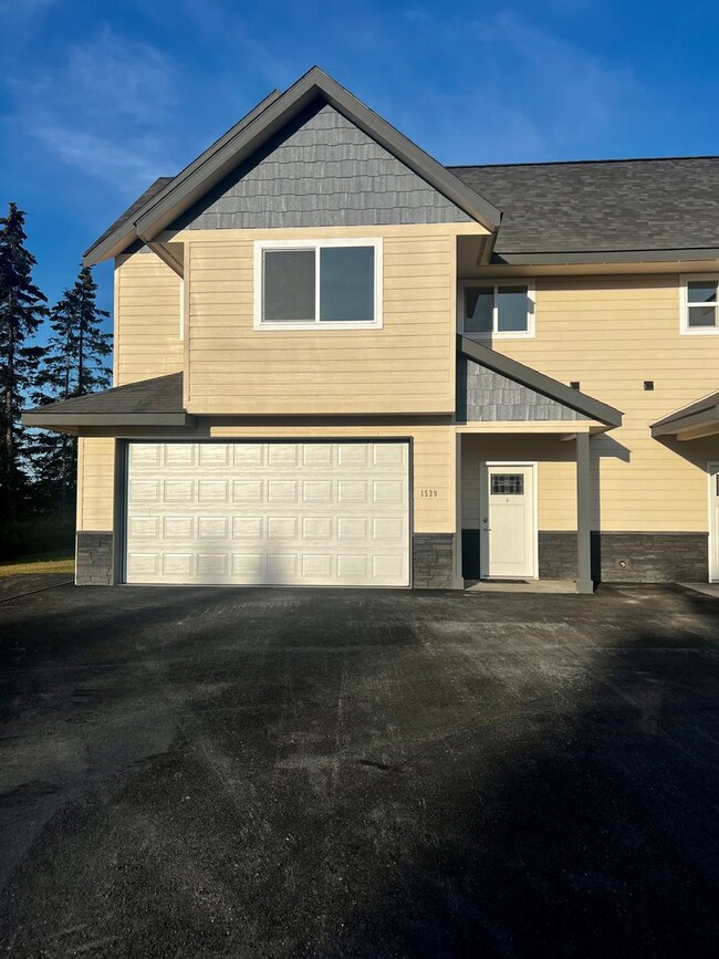 Building Photo - 1529 Pey Dr