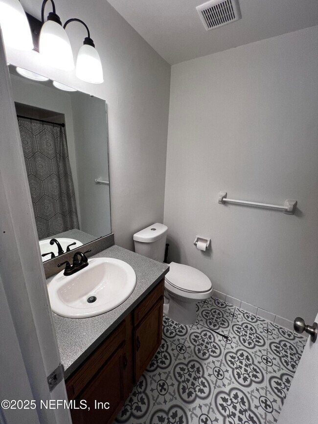 Building Photo - 2024 Oak Water Dr