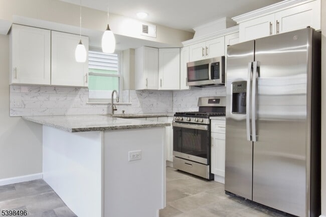 Building Photo - 32 Garibaldi Ave