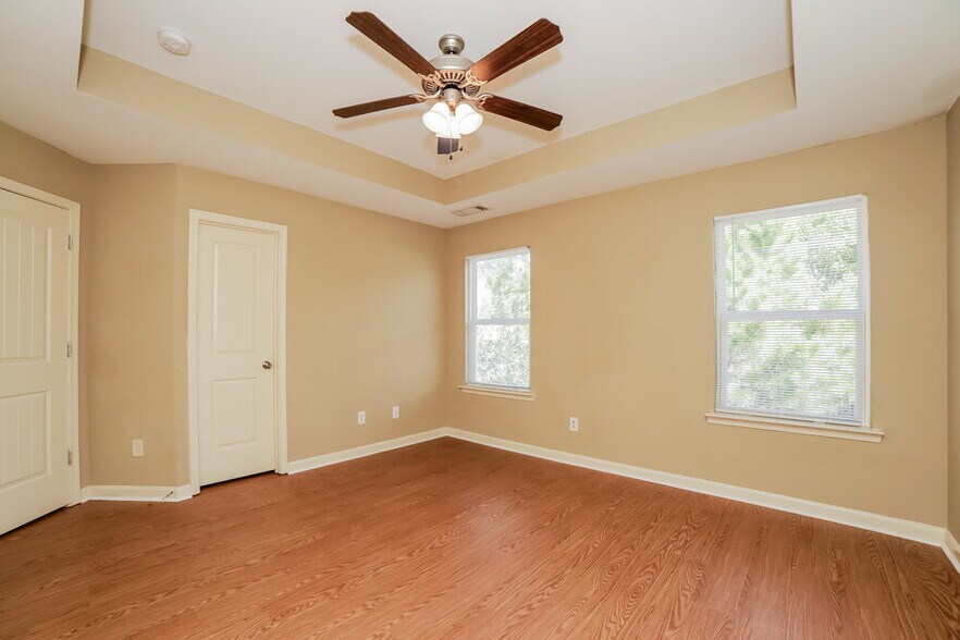 Building Photo - 498 Highland Falls Dr