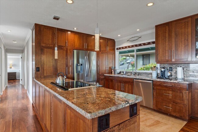 Building Photo - 460 Polulani Dr