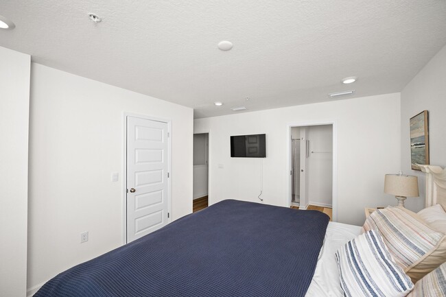 Building Photo - 4013 Blue Water Dr